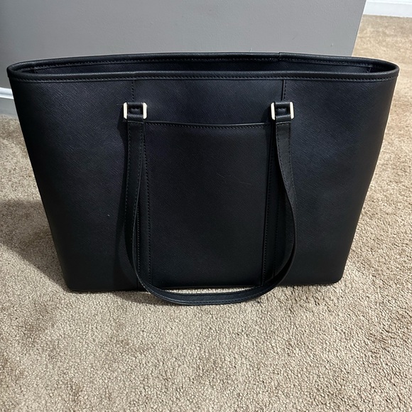 Jet Set Travel Large Saffiano Leather Tote Bag - Picture 2 of 3